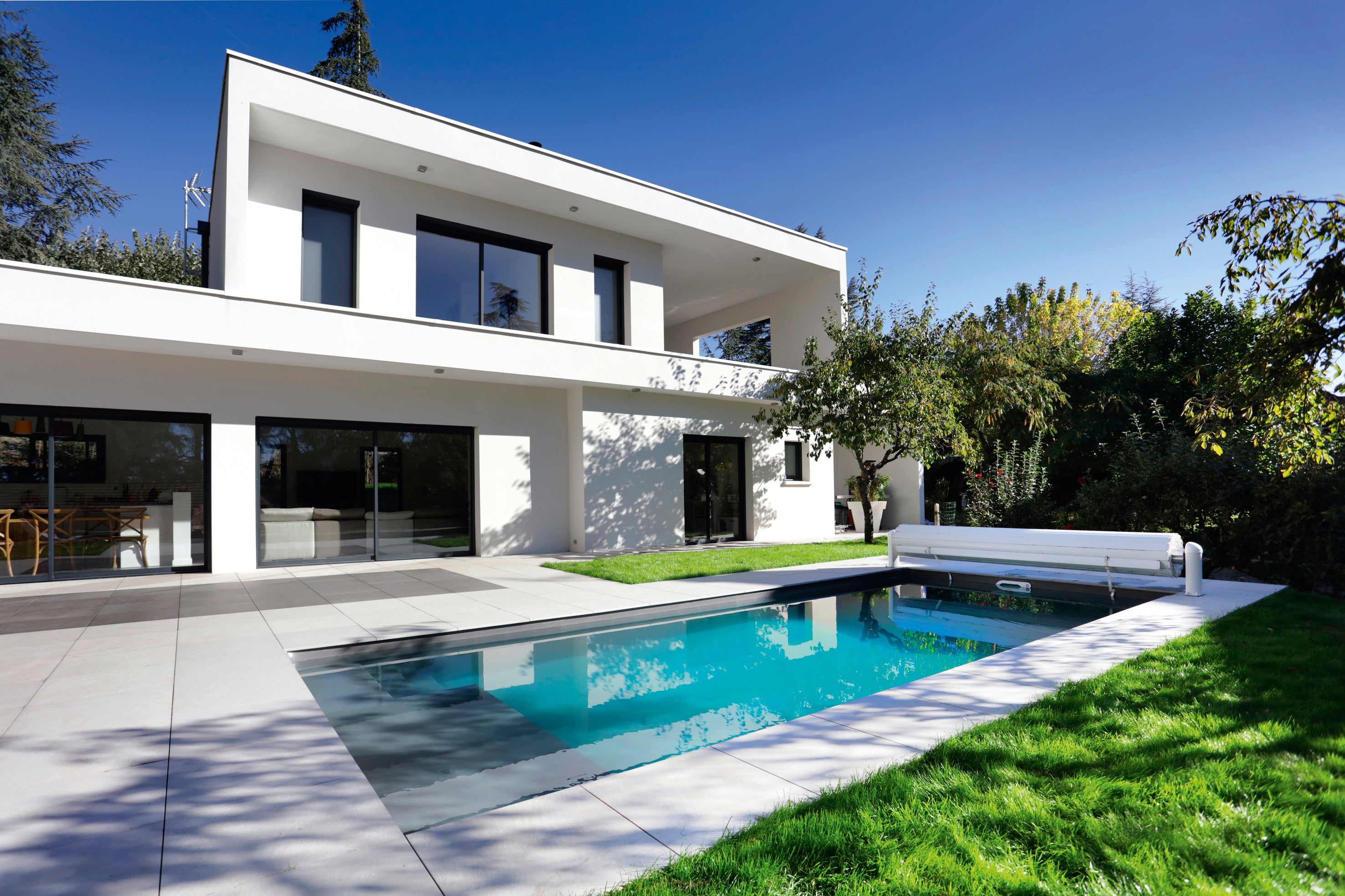 Vivienda unifamiliar con piscina de diseño moderno